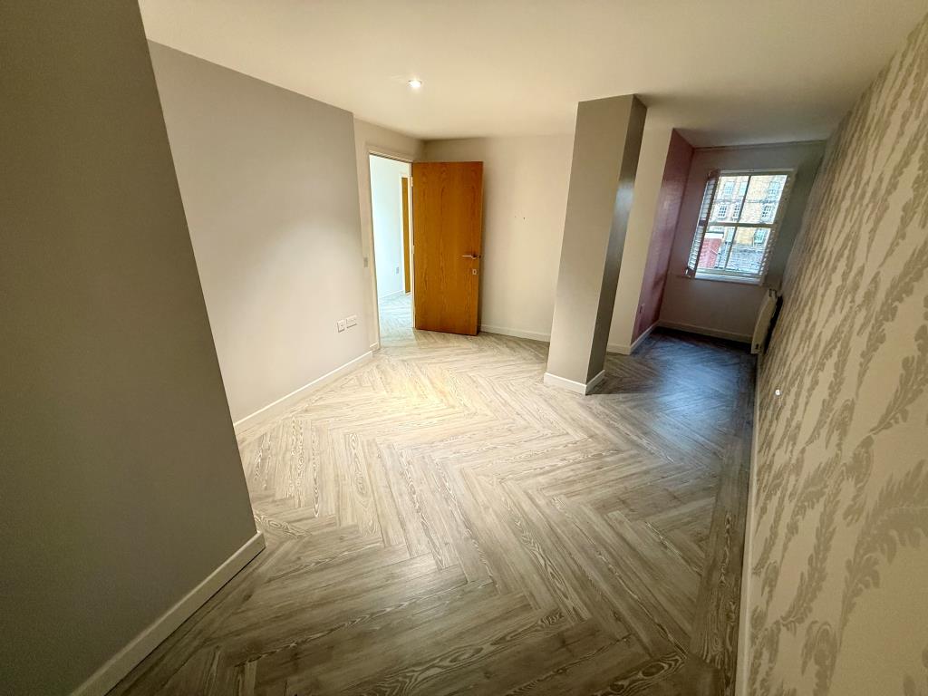 Lot: 85 - WELL PRESENTED TWO-BEDROOM FLAT - Bedroom one